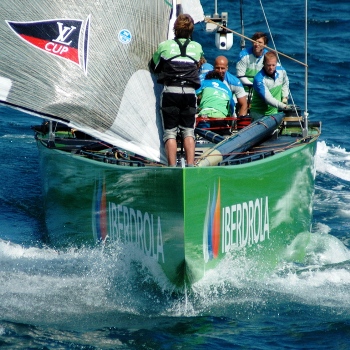 The yacht of the US-American BMW Oracle Team is pictured during the Louis  Vuitton Cup regatta forming part of the America's Cup,Valencia, Spain, 23  April 2007. Once more no regatta could be